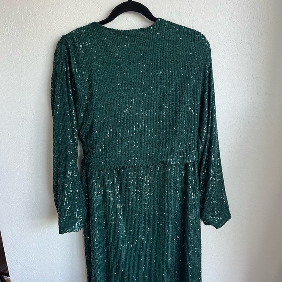 H&M Emerald Sequin Dress - Picture 2 of 3